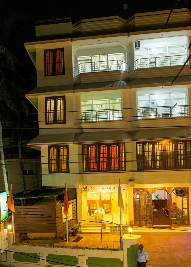 Surya Beach Resort 코발람비치 외부 사진